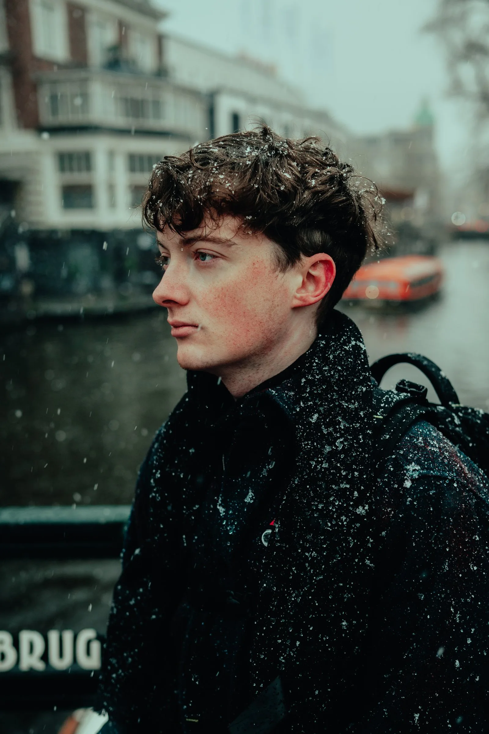 Clément Capelle de profil, sous la neige