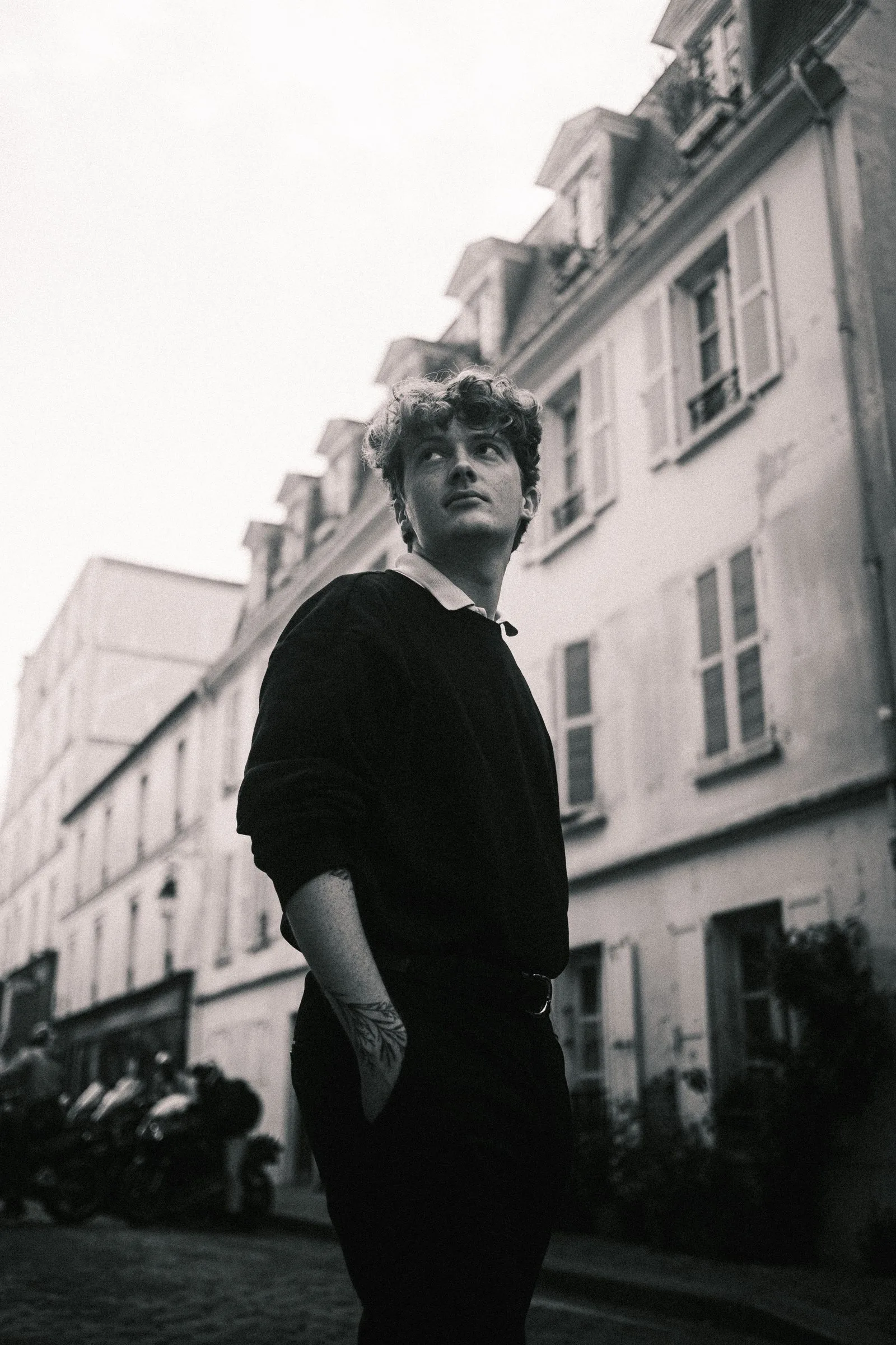 Clément Capelle dans une rue
