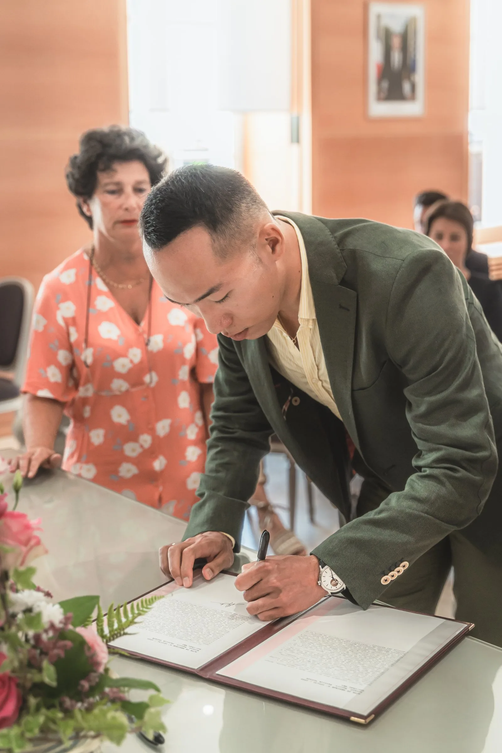 L’autre marié signe à son tour