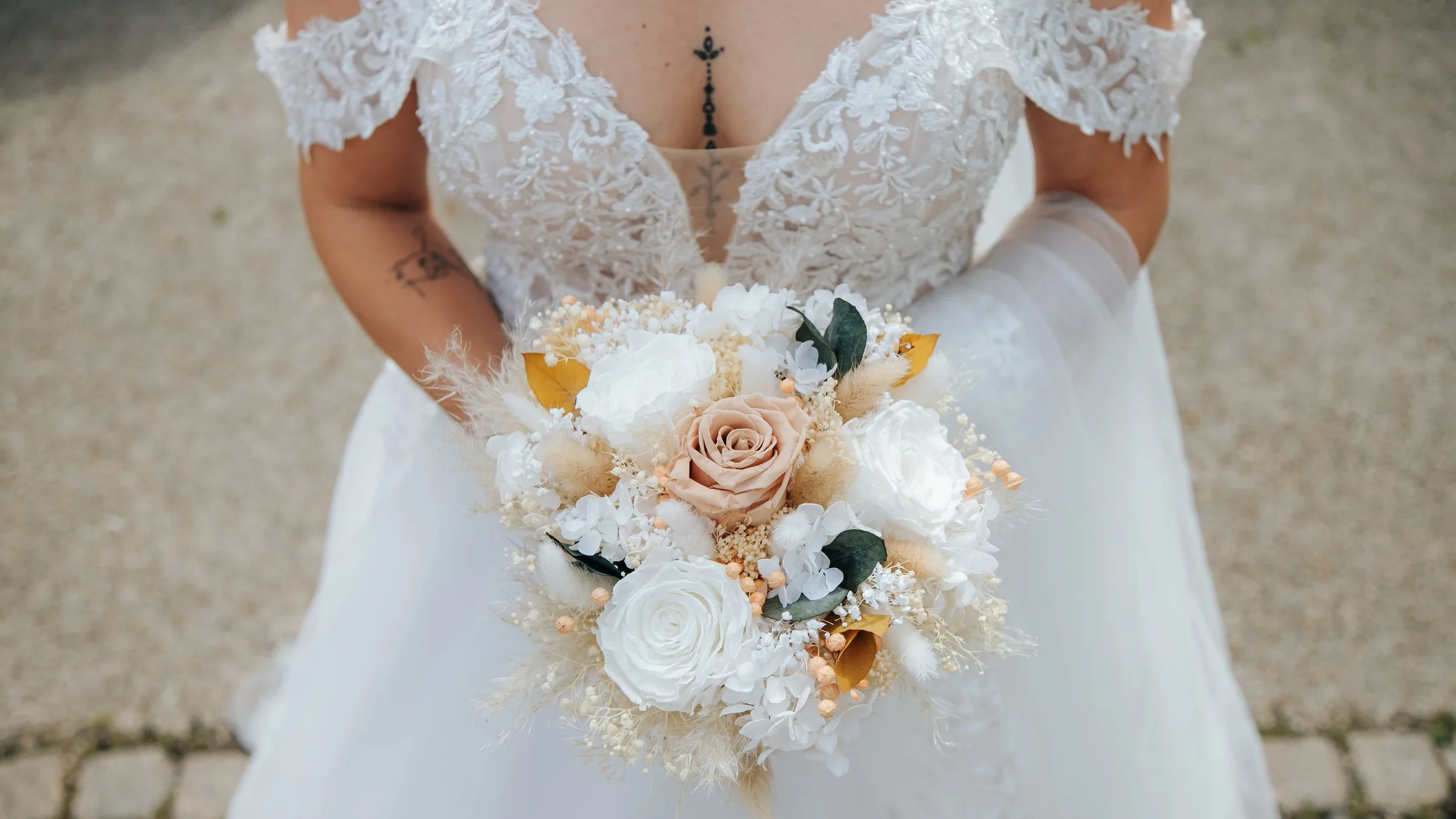 Le bouquet de fleurs séchées de la mariée