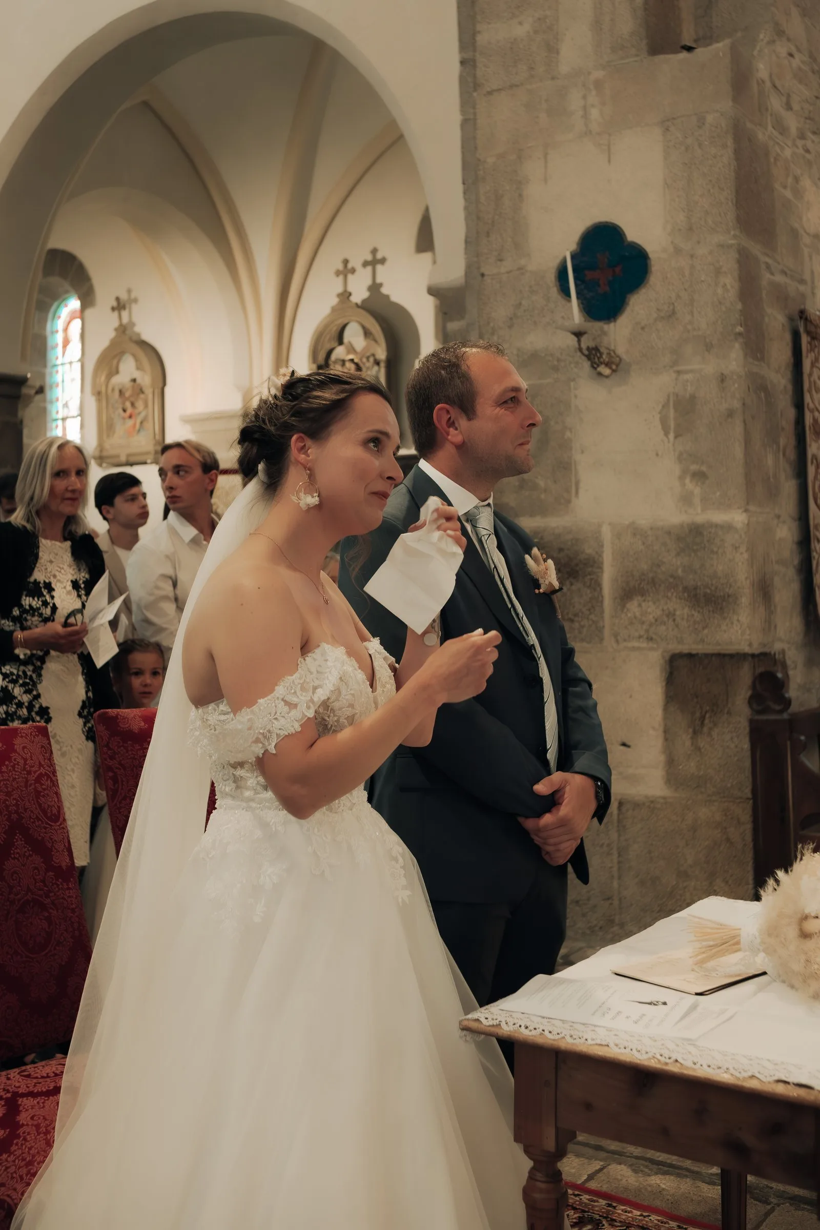 La mariée lit ses vœux