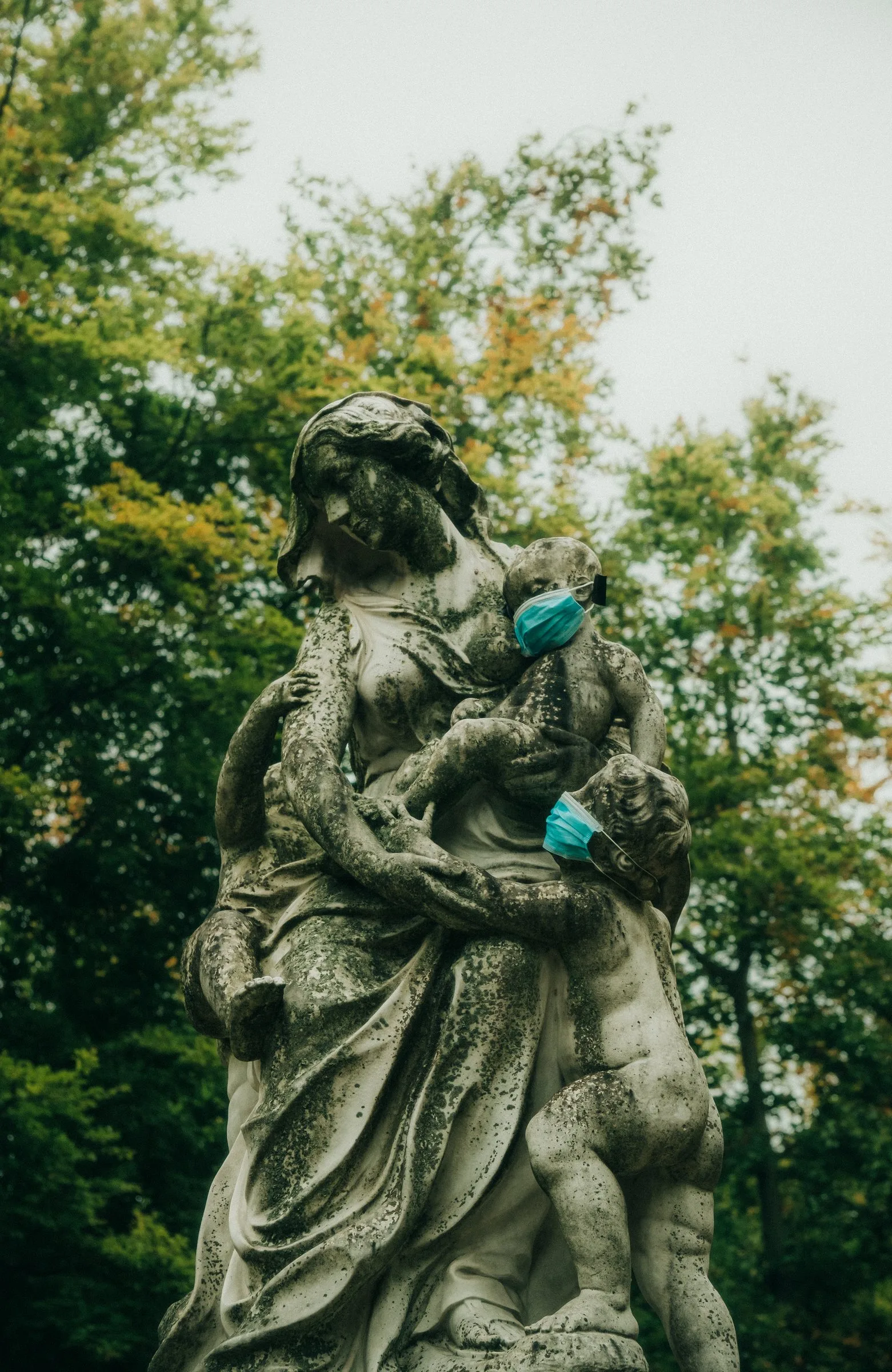 Une statue dans un parc de Bruxelles, en automne